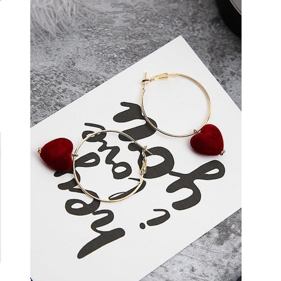 Velvet Heart Earrings Black or Red - Picture 3 of 4